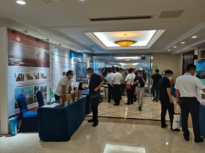 现场客户展台咨询3