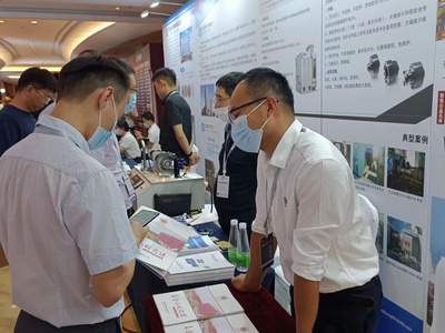 现场客户展台咨询1