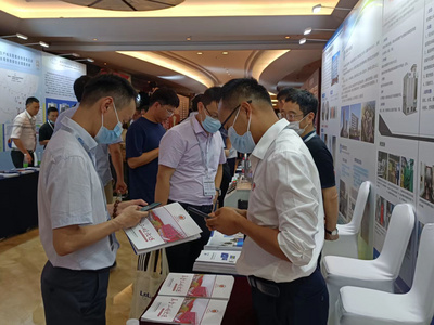 现场客户展台咨询4