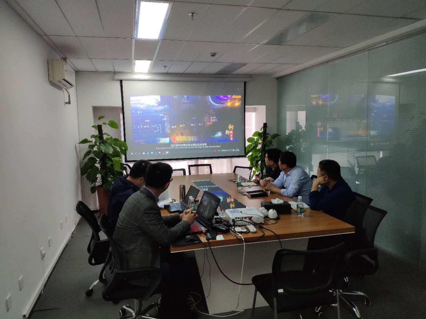 【调研考察】河南新乡领导莅临我司，就智慧农牧业和食品安全追溯开展合作交流